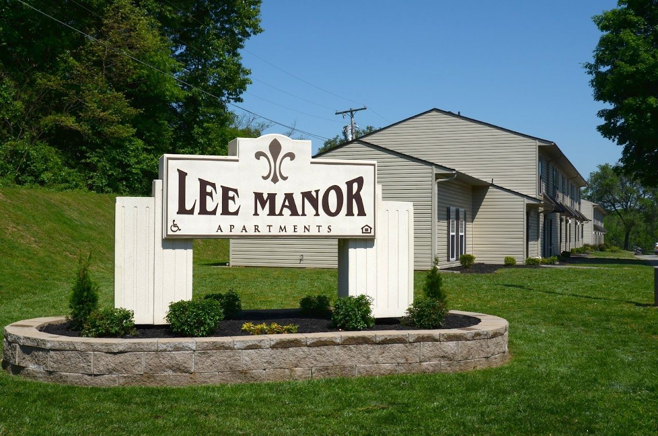 Lee Manor Apts
