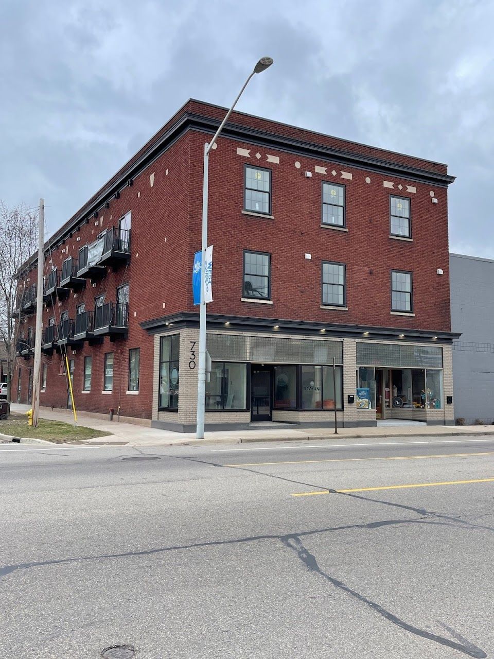 Leonard Apartments