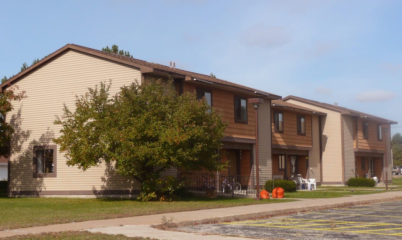 Les Cheneaux Apartments