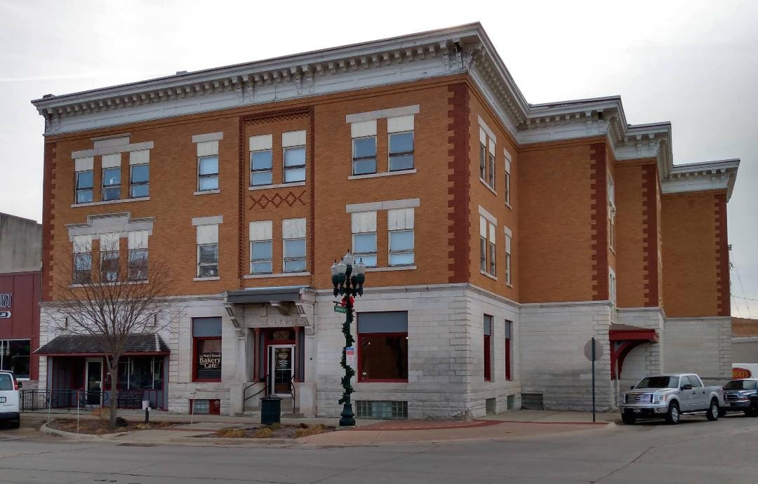 Lewis Apts