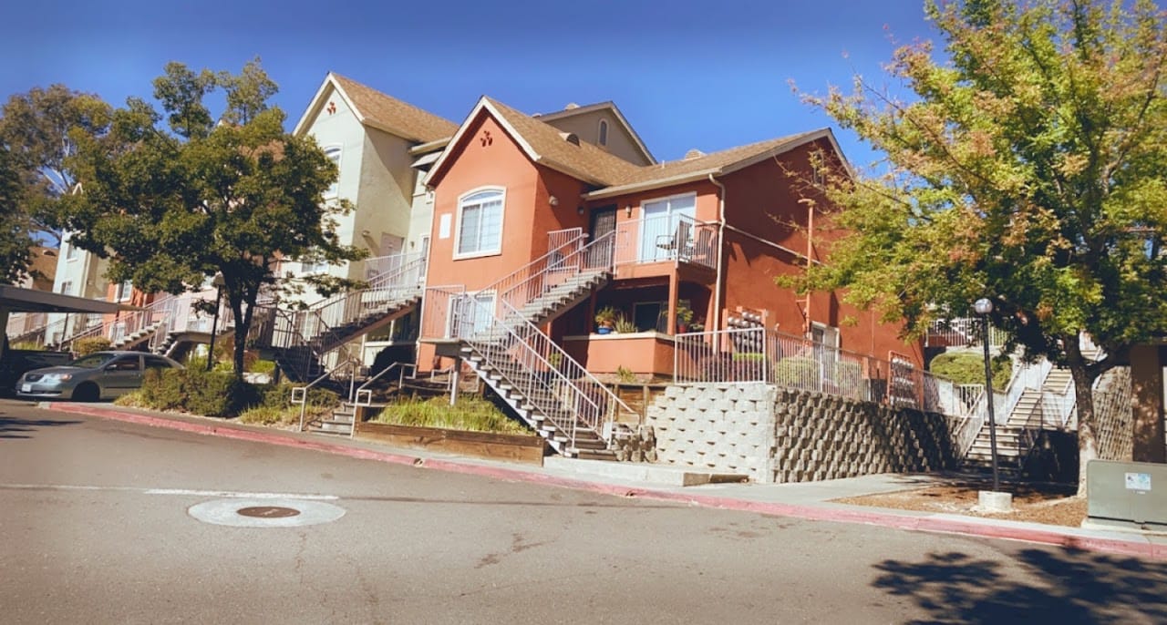 Lincoln Corner Apts