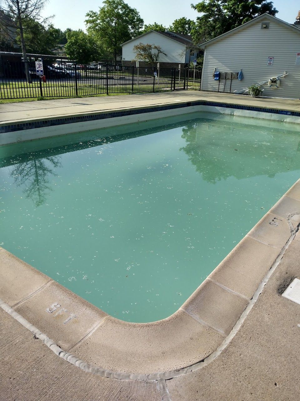 Lincolnshire Village Apts