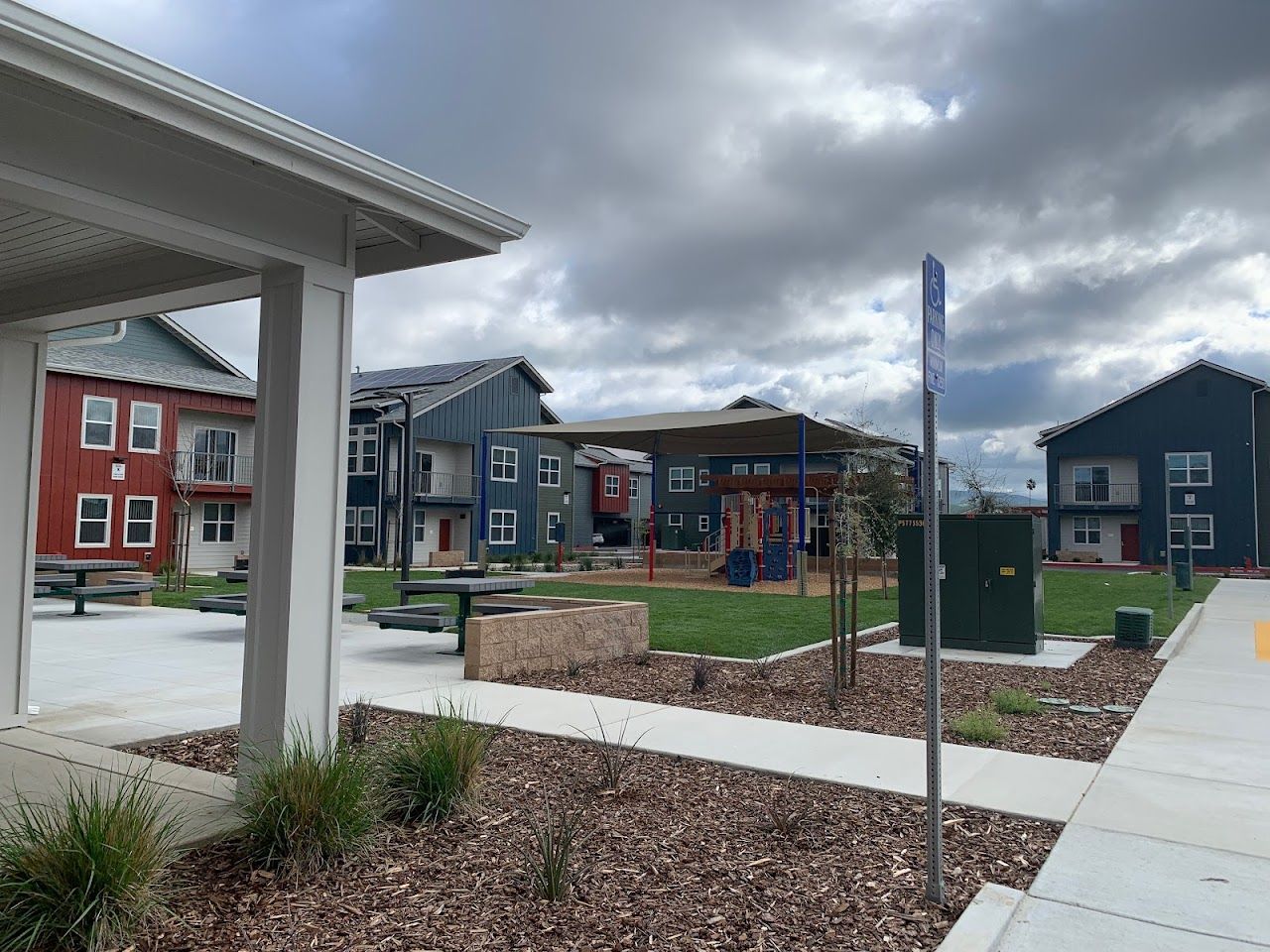 Lindsay Family Apts