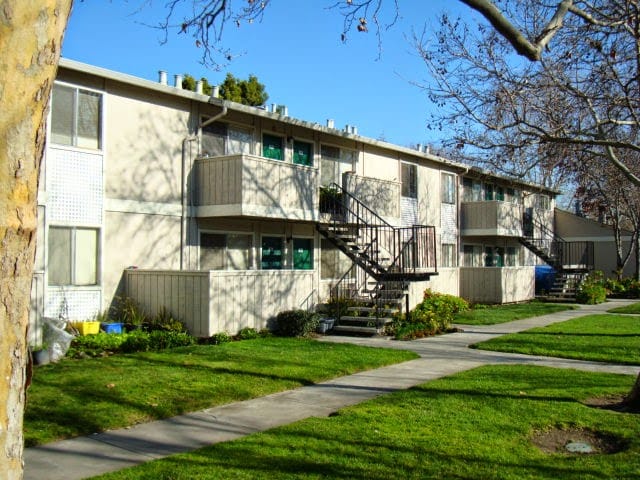 Lion Villas Apts