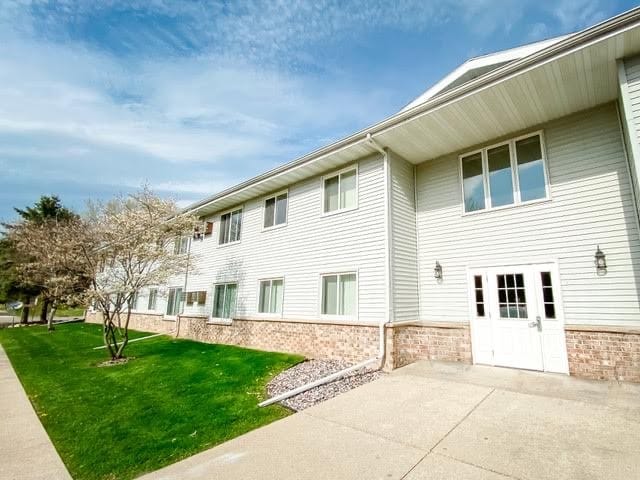 Lomira Apts
