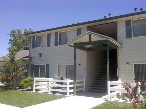 Lovelock Garden Apartments