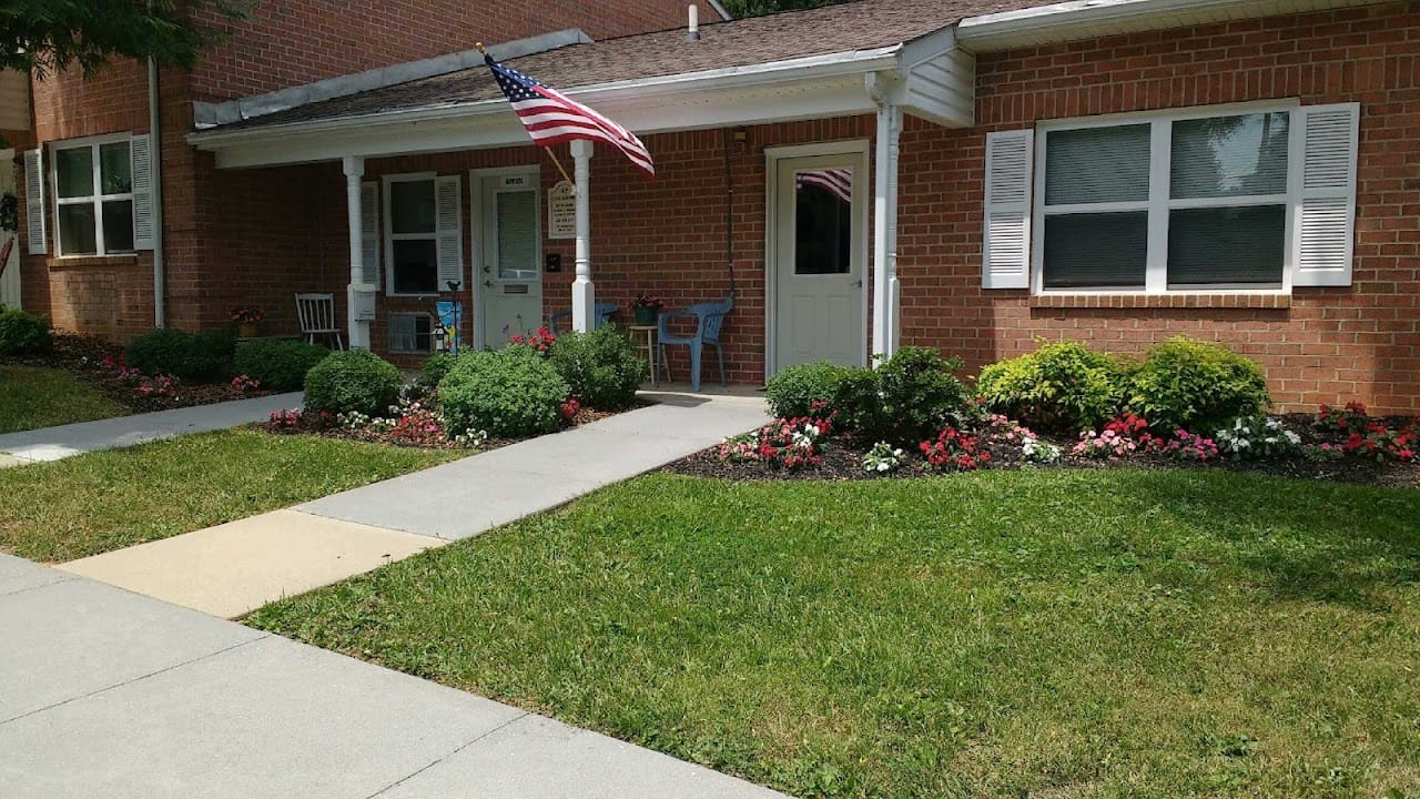 Lowe Gardens Apts