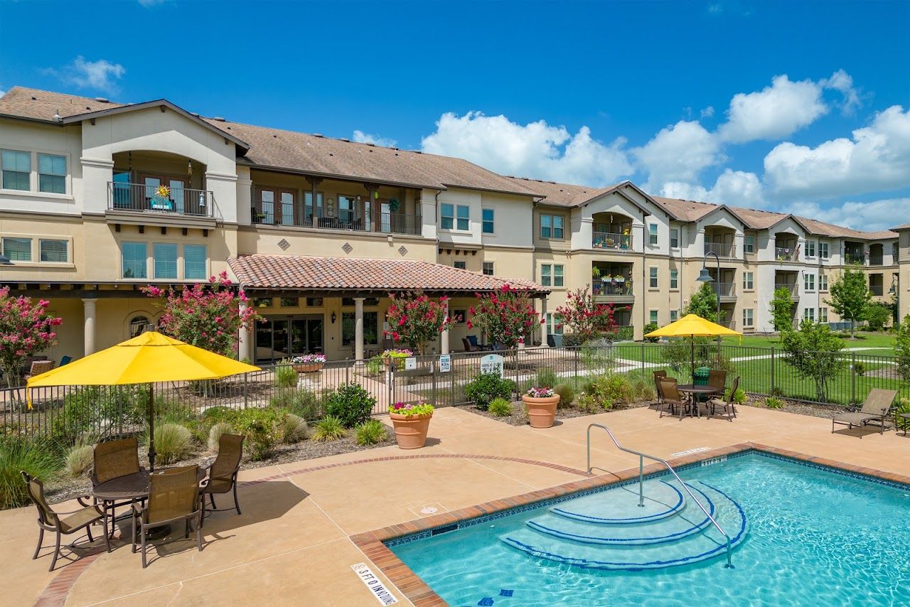 Mariposa Apartment Homes At Clear Creek