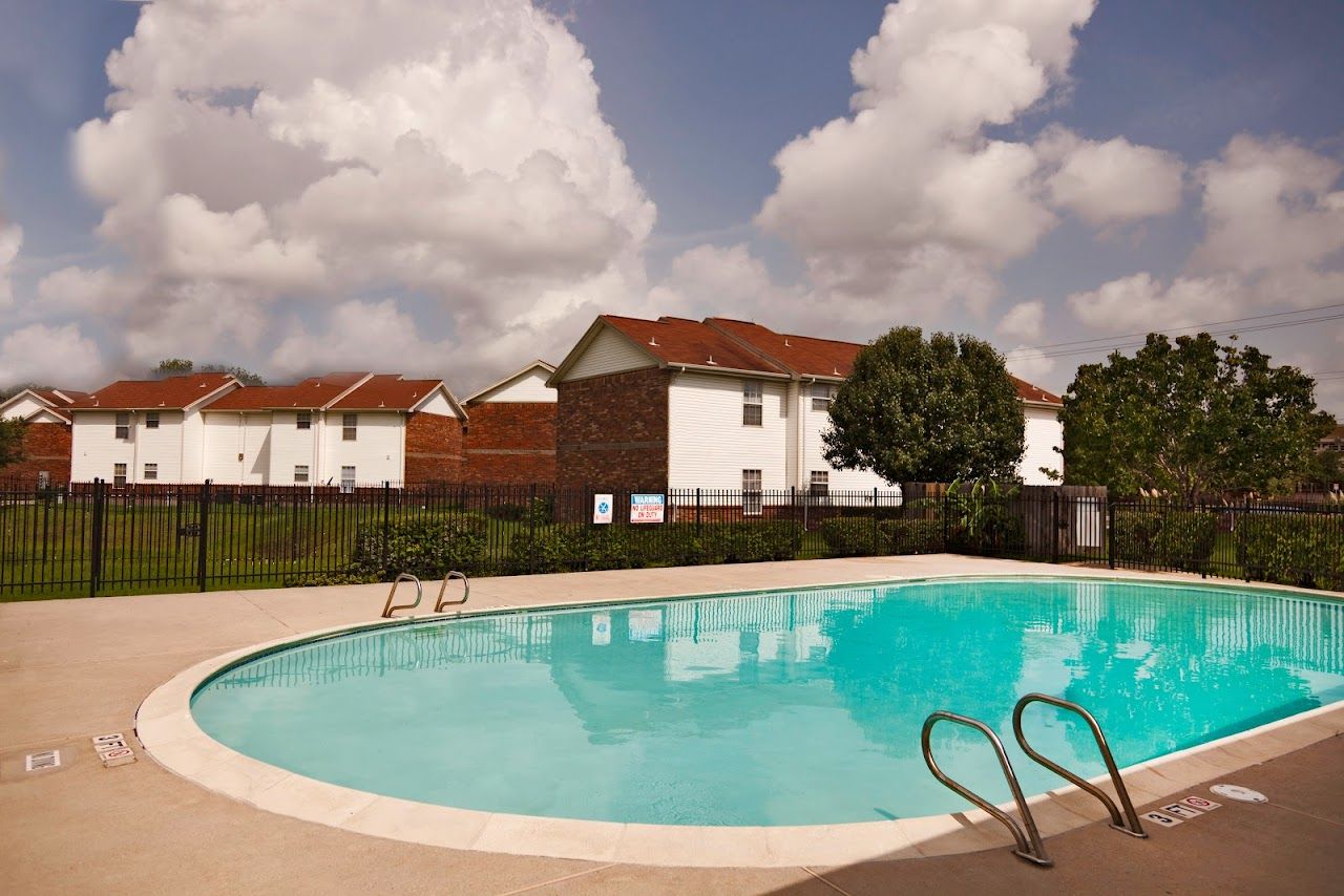Meadowbrook Plaza Apts