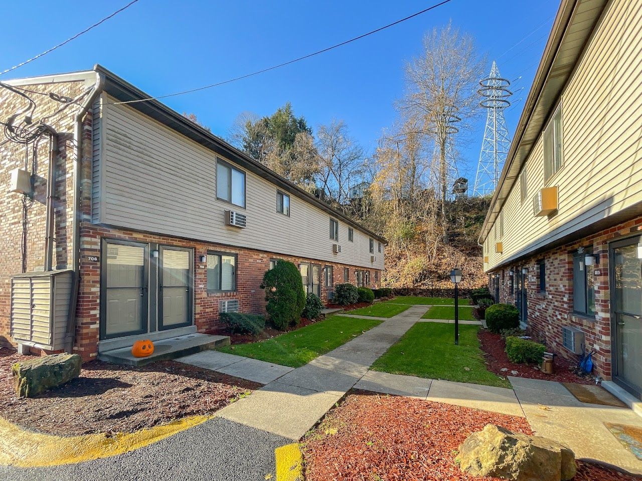 Meadows Apts