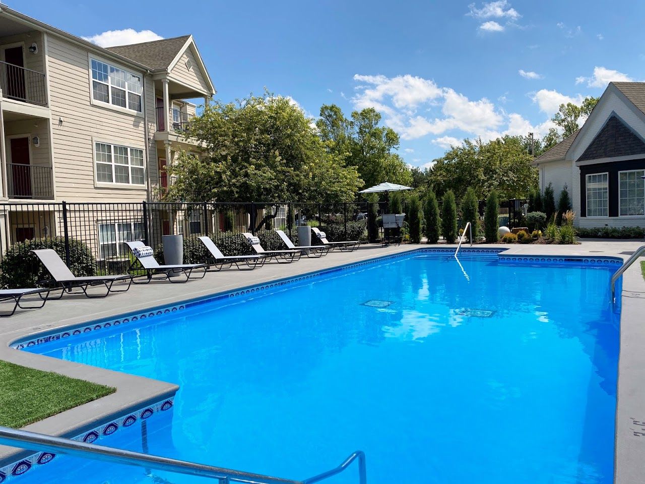 Meridian Club Apts