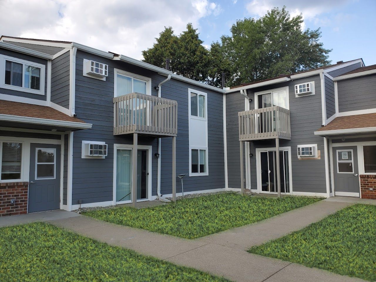 Milan Village Apts