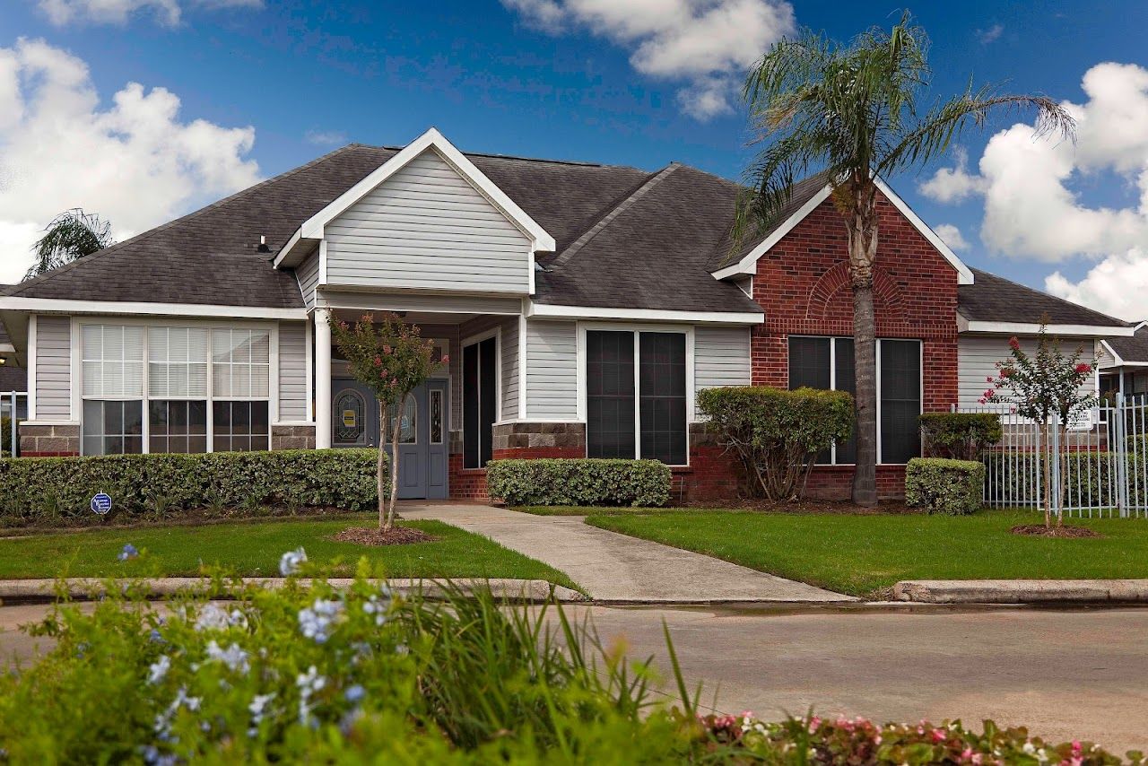 Mockingbird Lane Plaza Apt