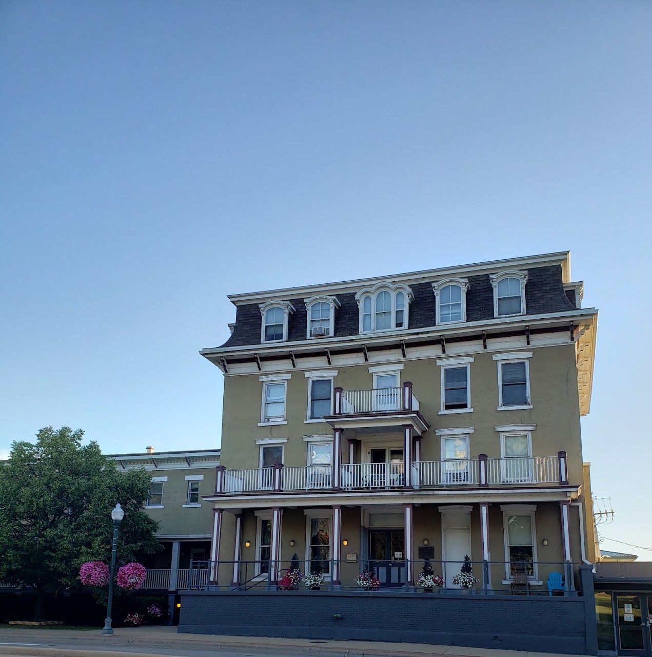 Nachusa Apts