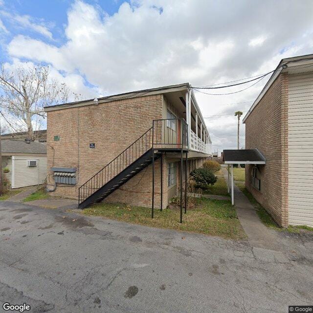 Nine Oaks Apts