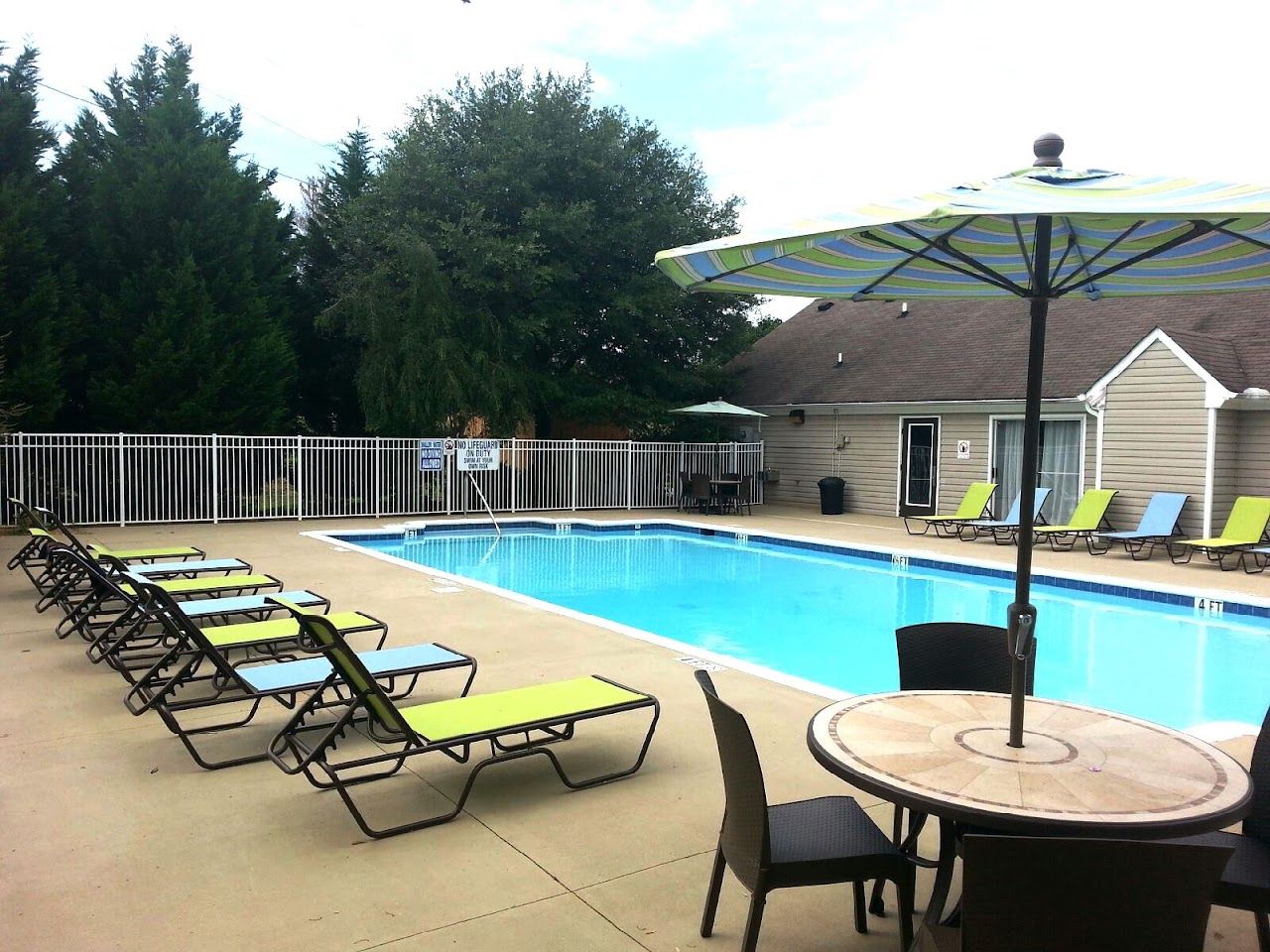 North Woods Apts