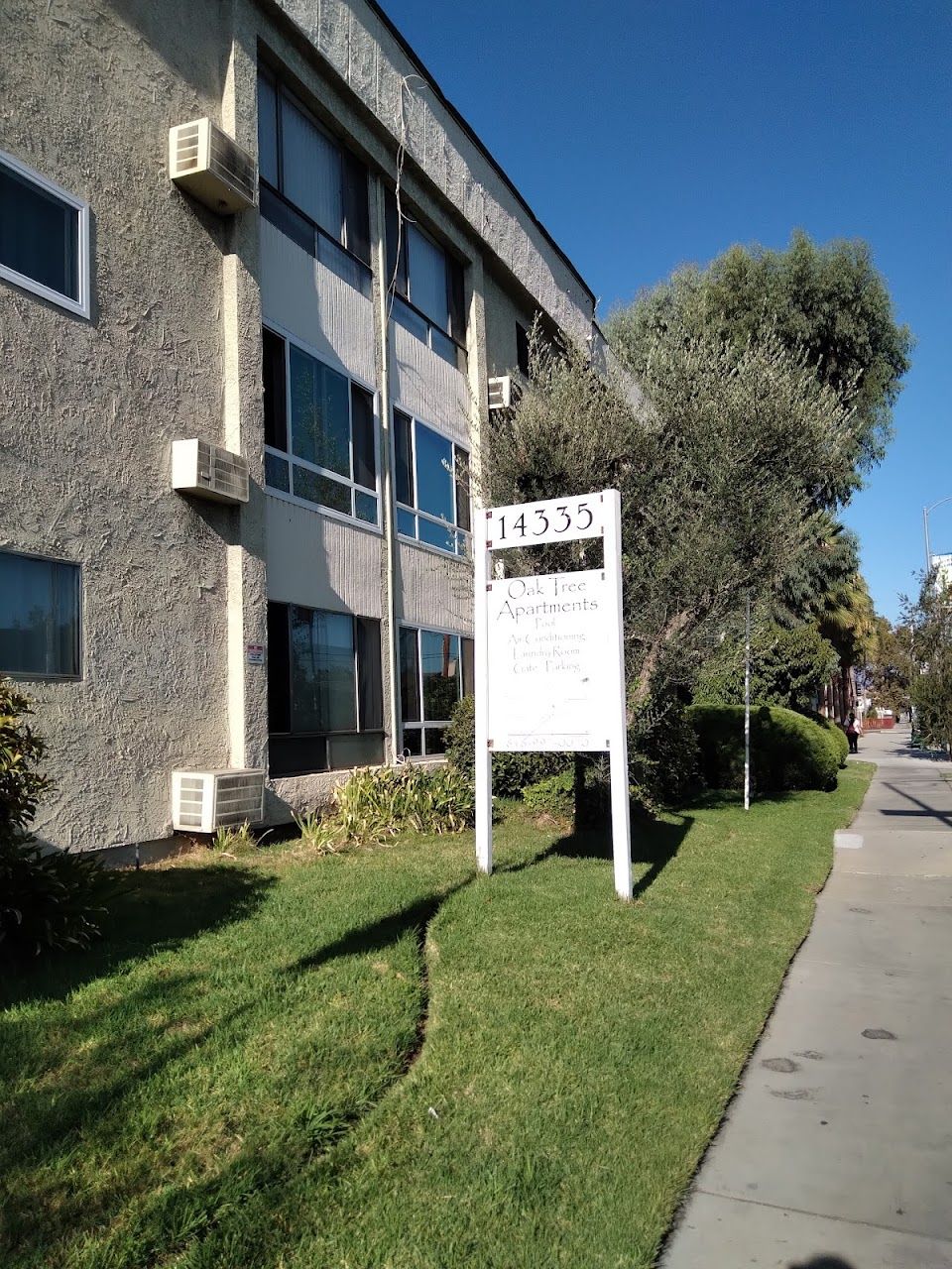 Oak Tree Village