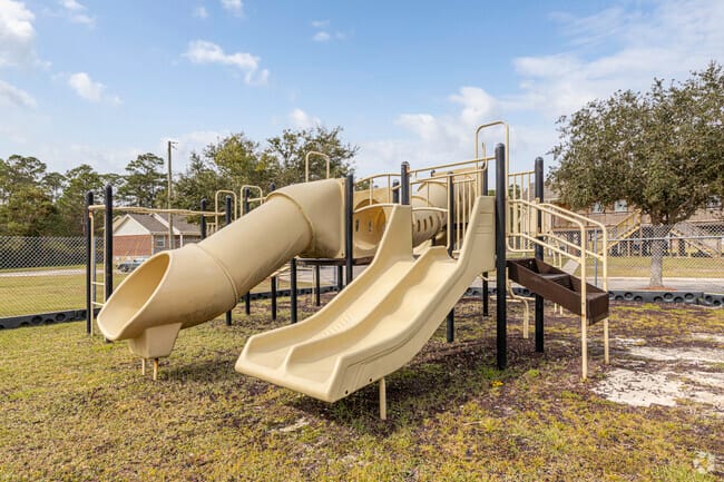 Oak Villa Apts