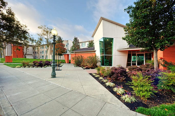 Oak Village Apts