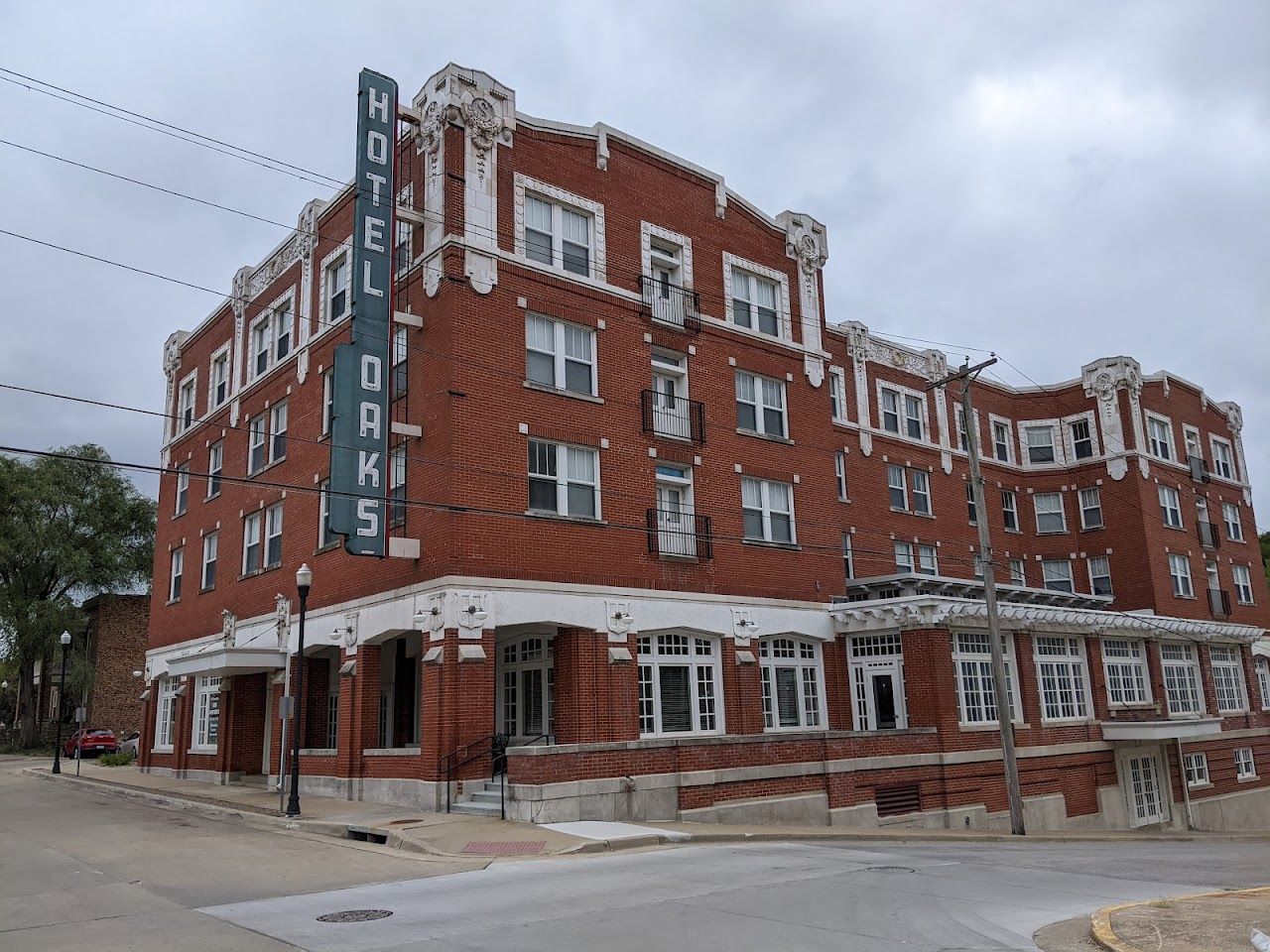 Oaks Apts