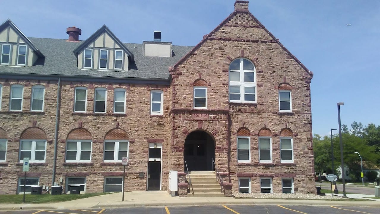Olde School Apts