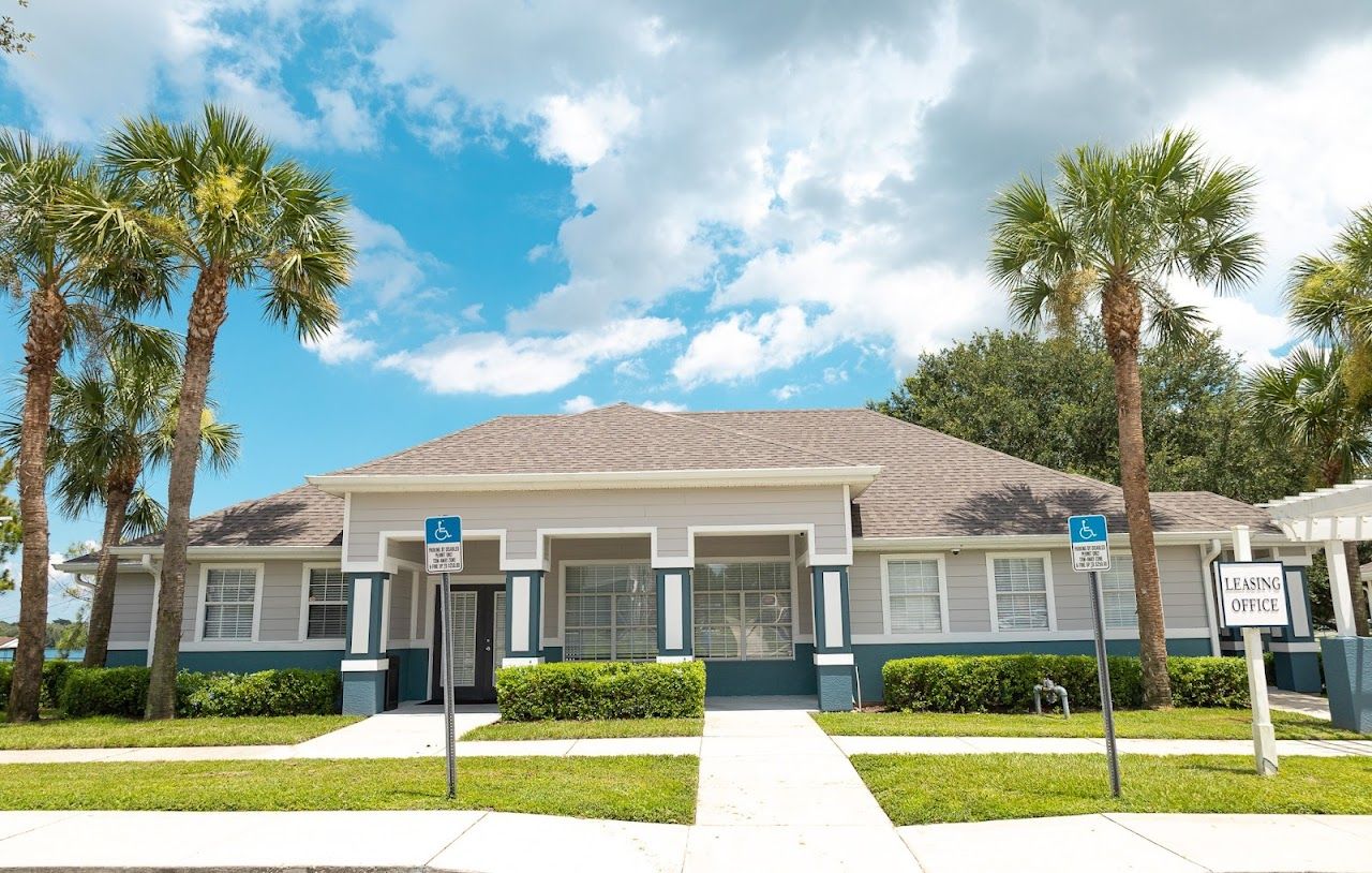 Palms At Lake Tulane