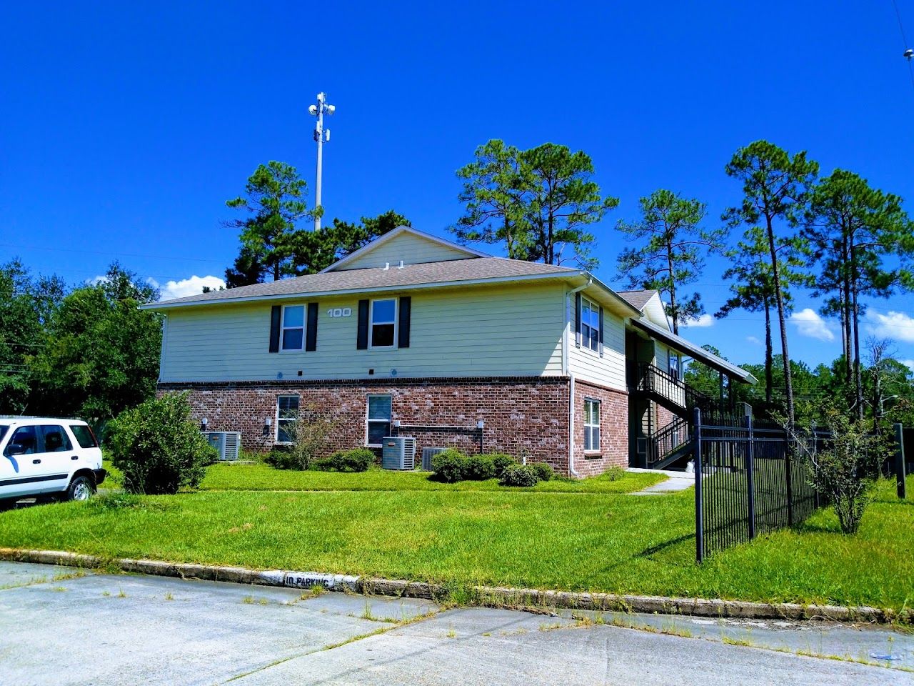 Pinecrest Manor