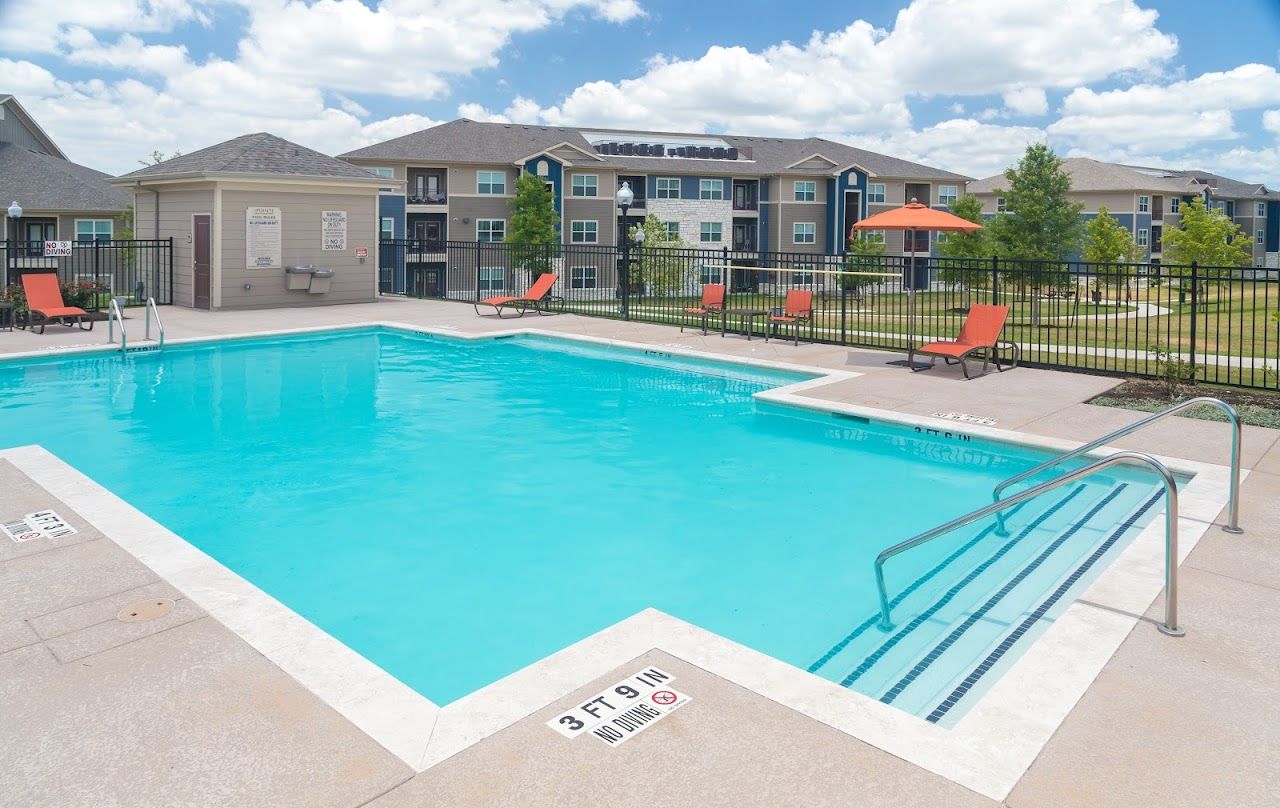 Pointe At Crestmont
