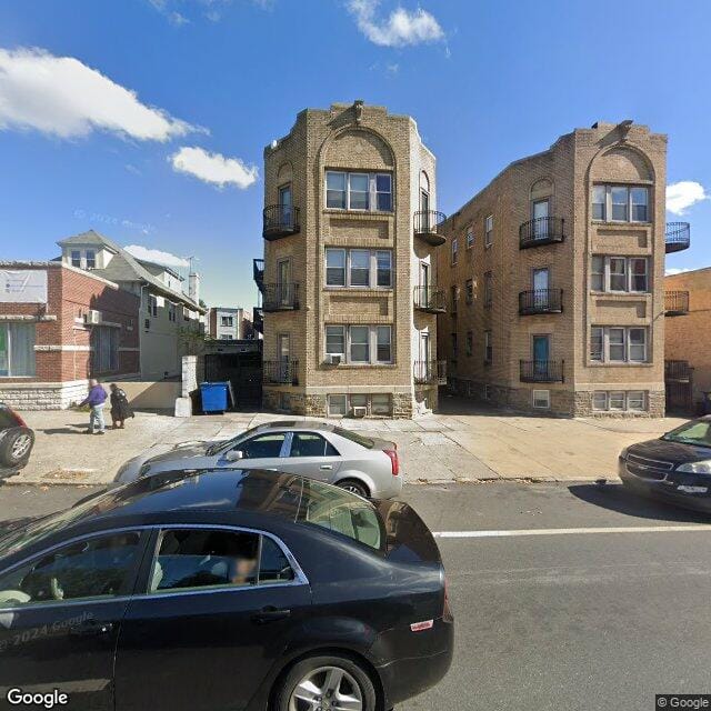 Queens Court Apts