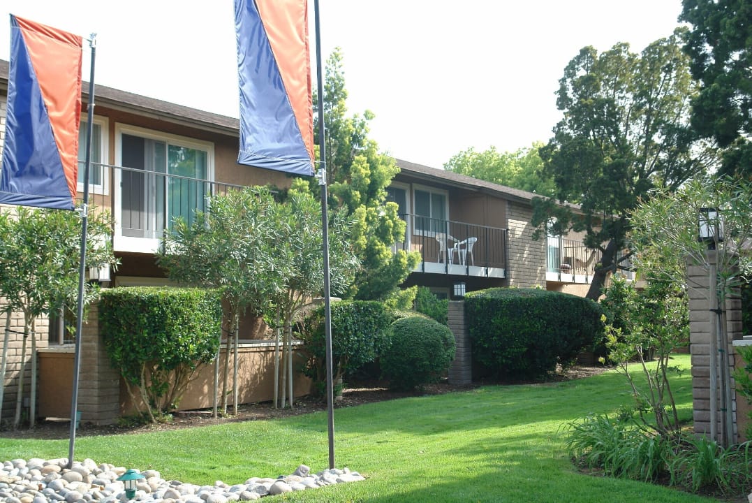 Raintree Apts