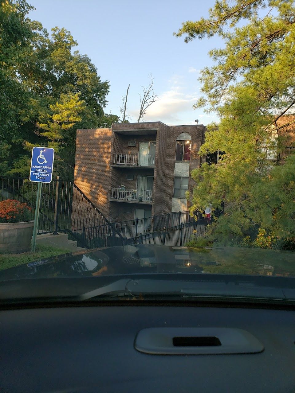 Ravenwood Apts