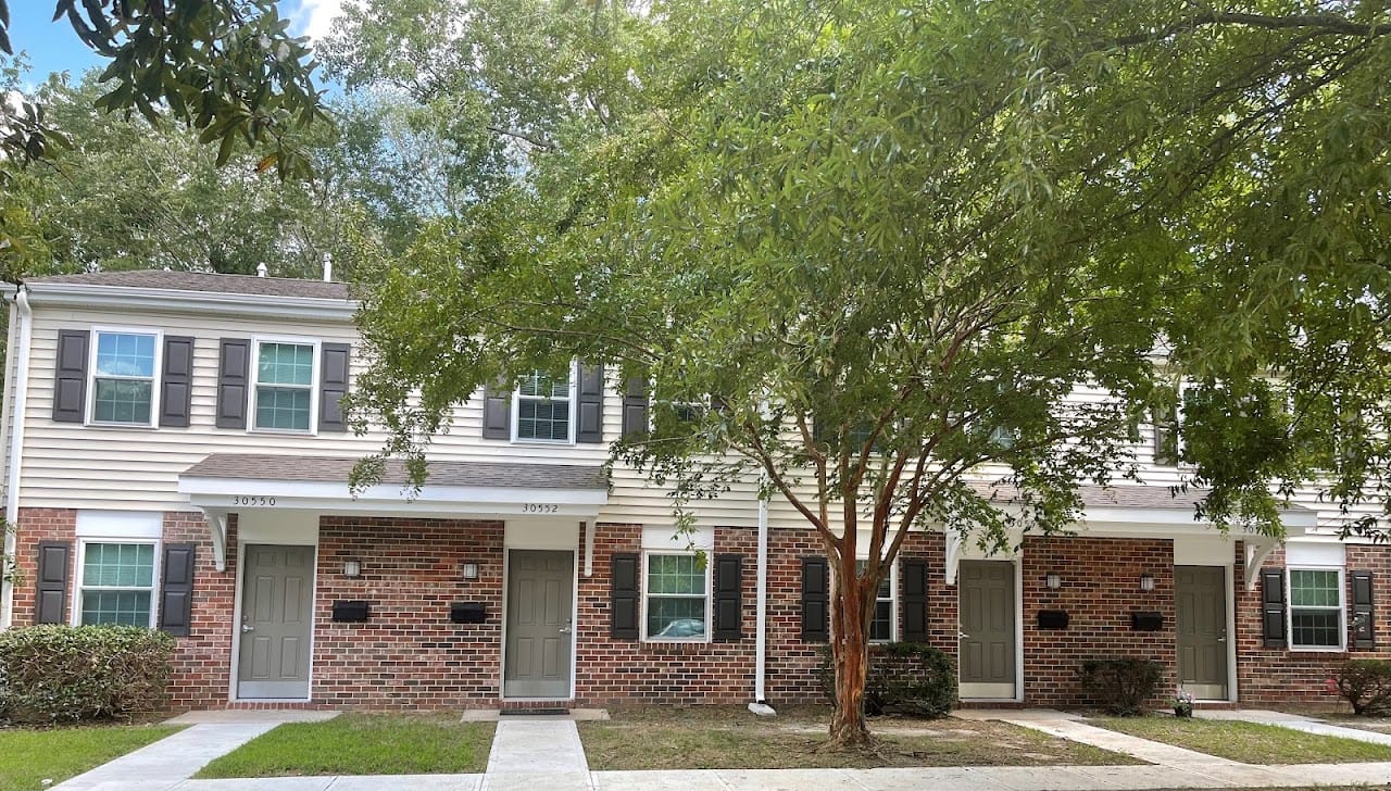 Residences At Pine Knoll [Path]