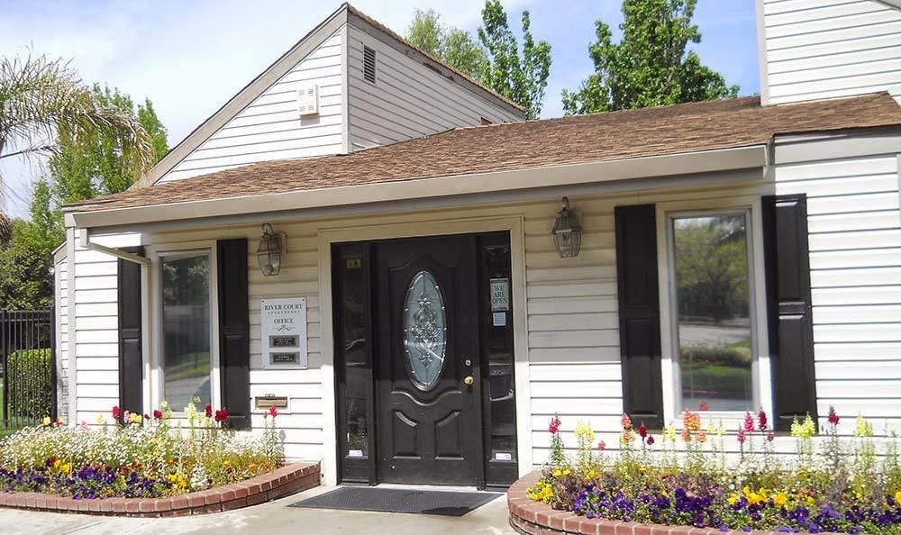 River Court Apts