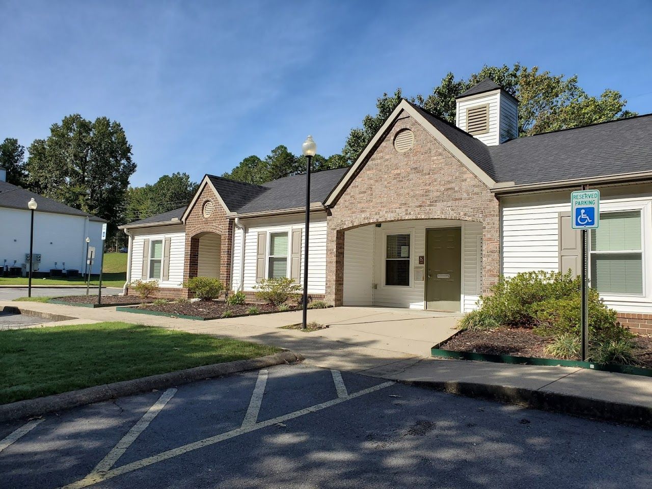 River Oaks Apartments