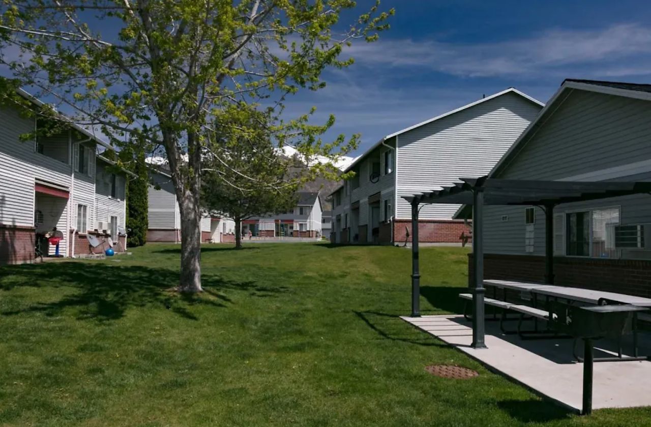 Roselane Apts.