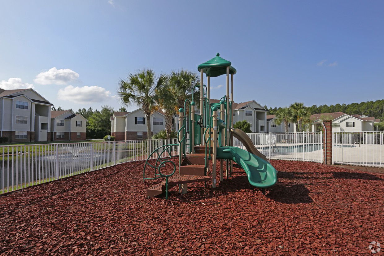 Royal Pointe Apartments