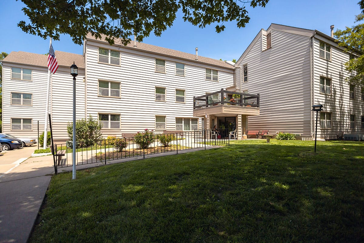 Savannah Catalpa Tree Apts