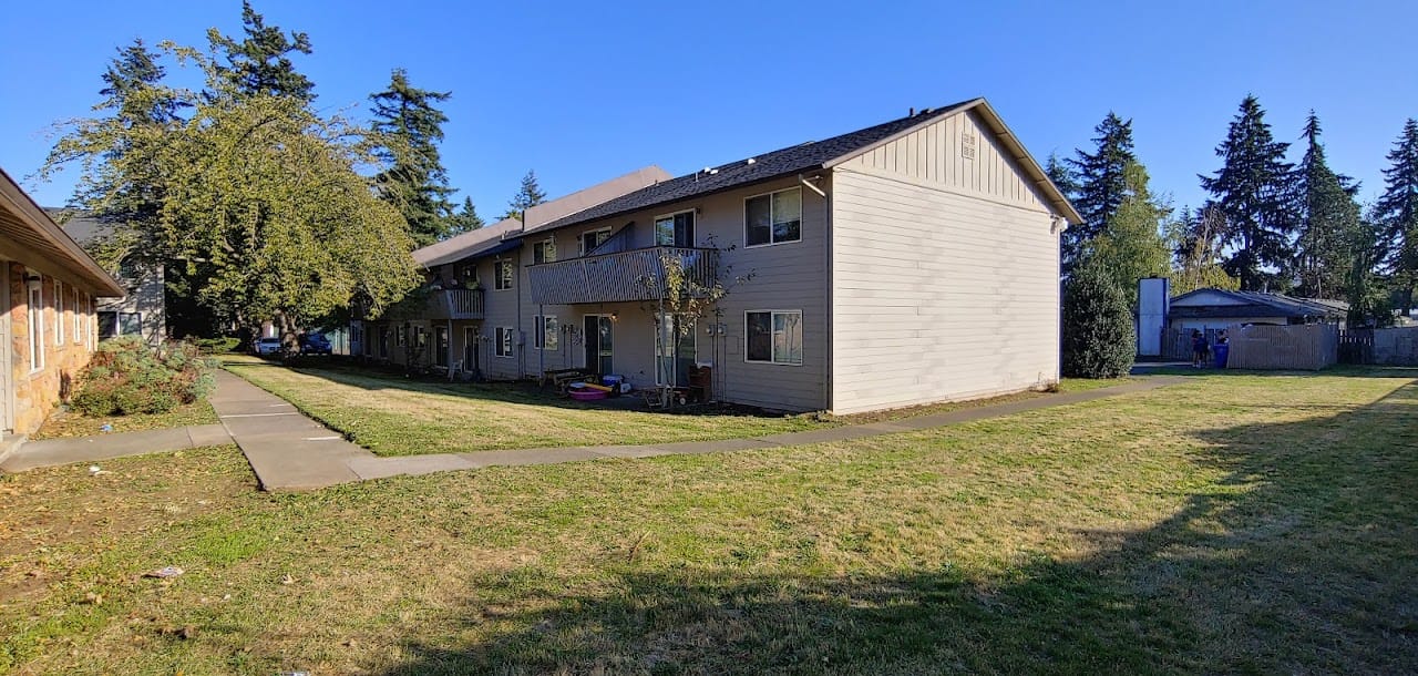 Scott Crest Plaza Apts