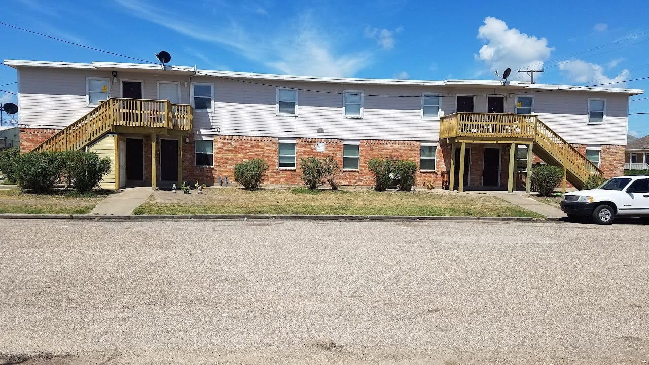 Sealy Apts