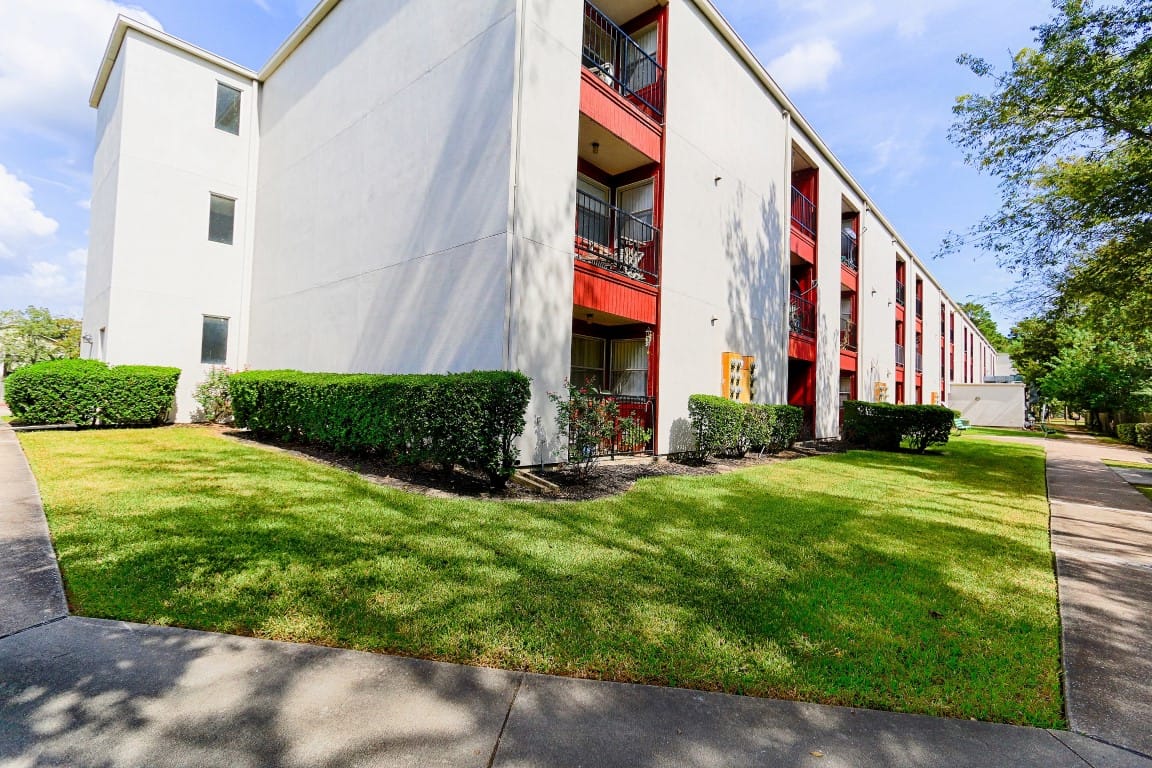 Seville Row Apts