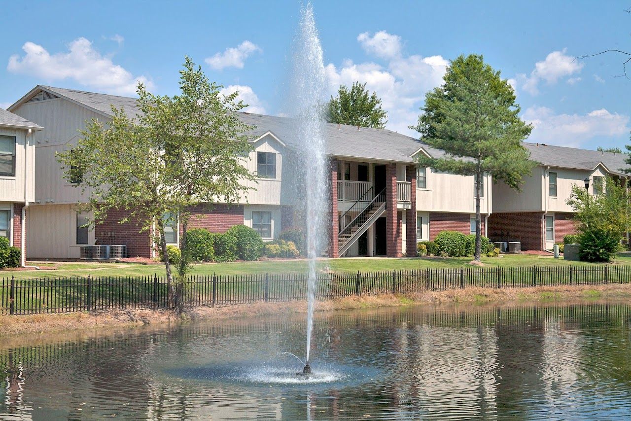Shadow Lake Apts