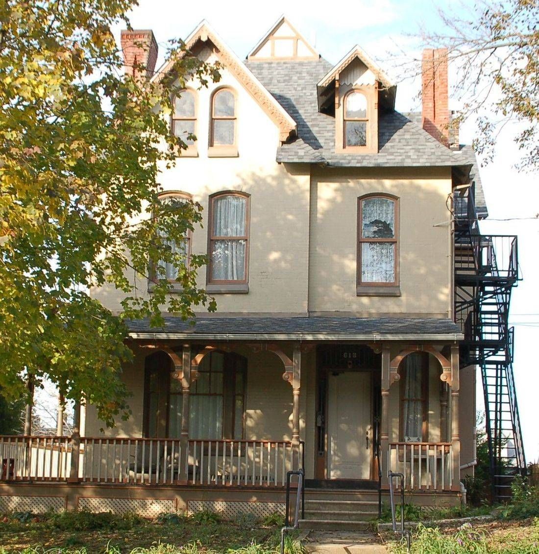 Sixth Ward Apts