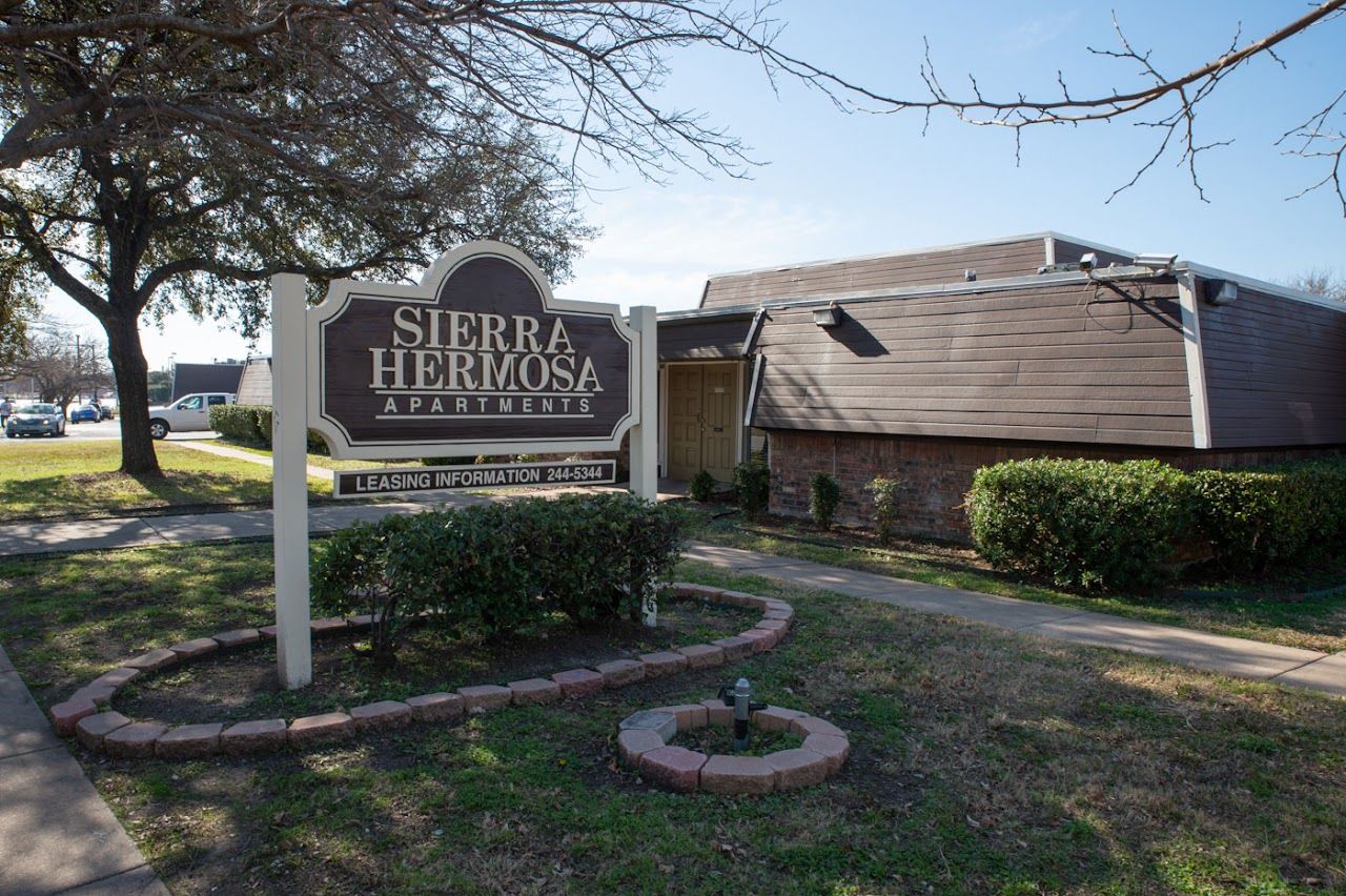 Spanish Trail Apts