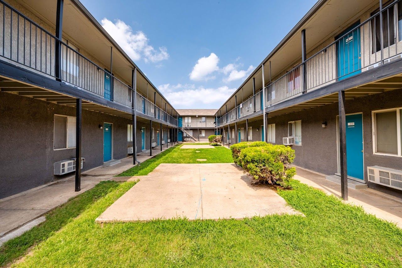 St Charles Apts
