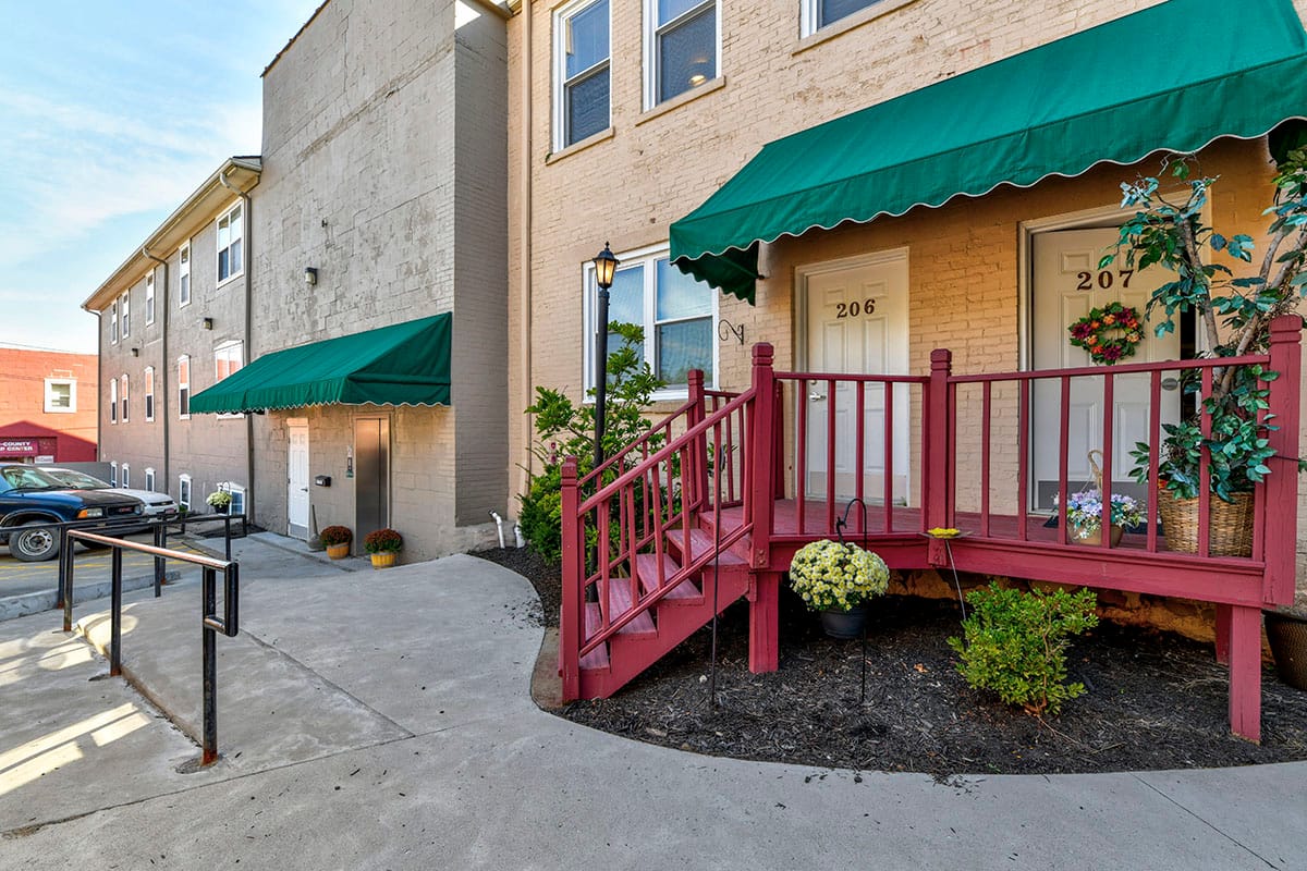 St Clairsville Courtyard