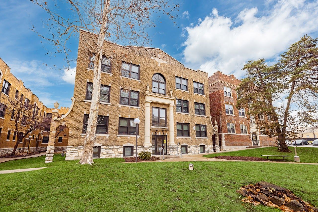 St Luke'S Plaza Apt