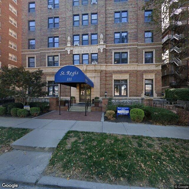 St Regis Apts
