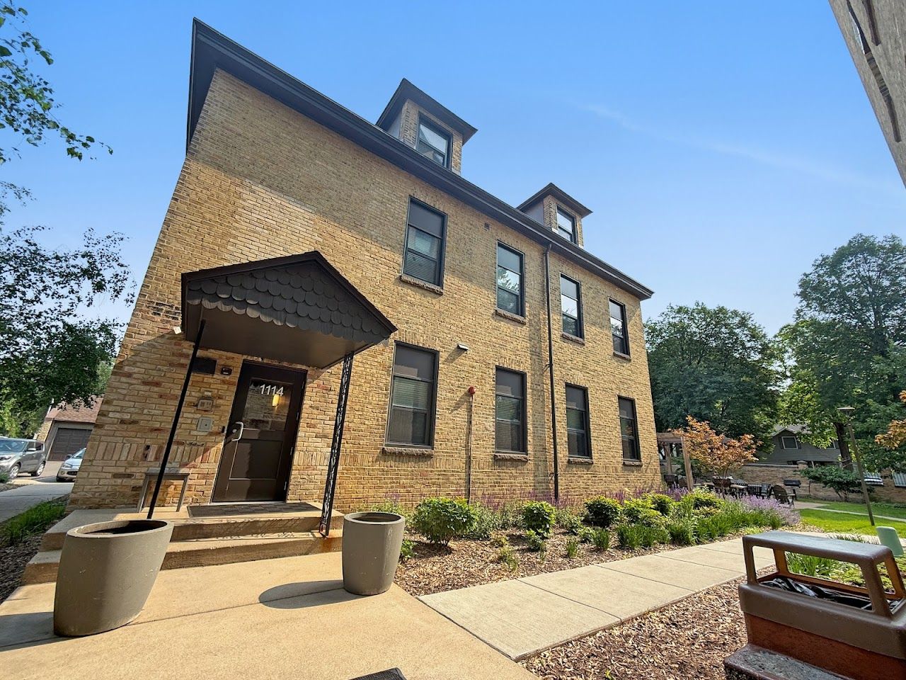 Stonehouse Square Apartments