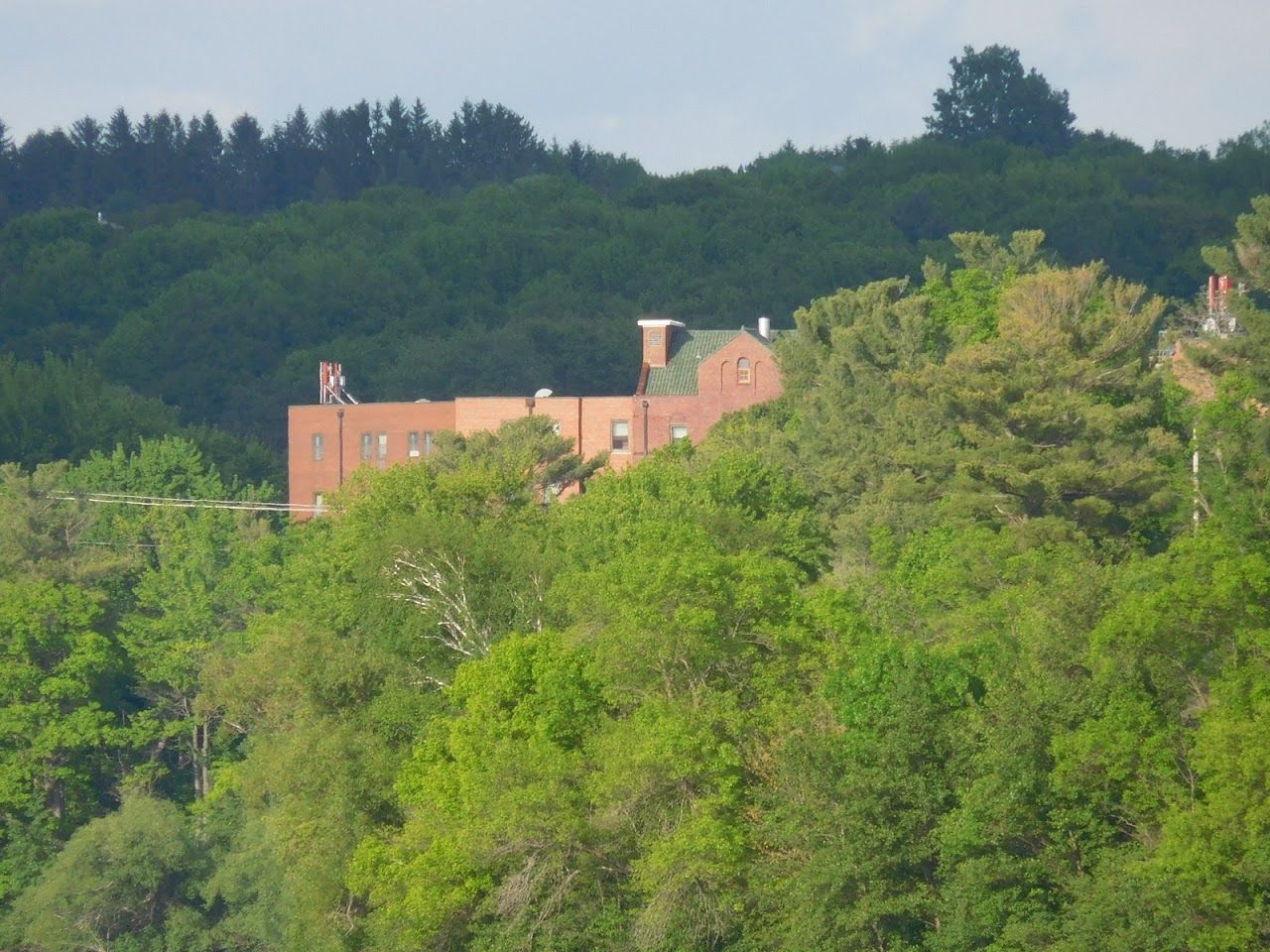 Sturgeon Bluff Apts