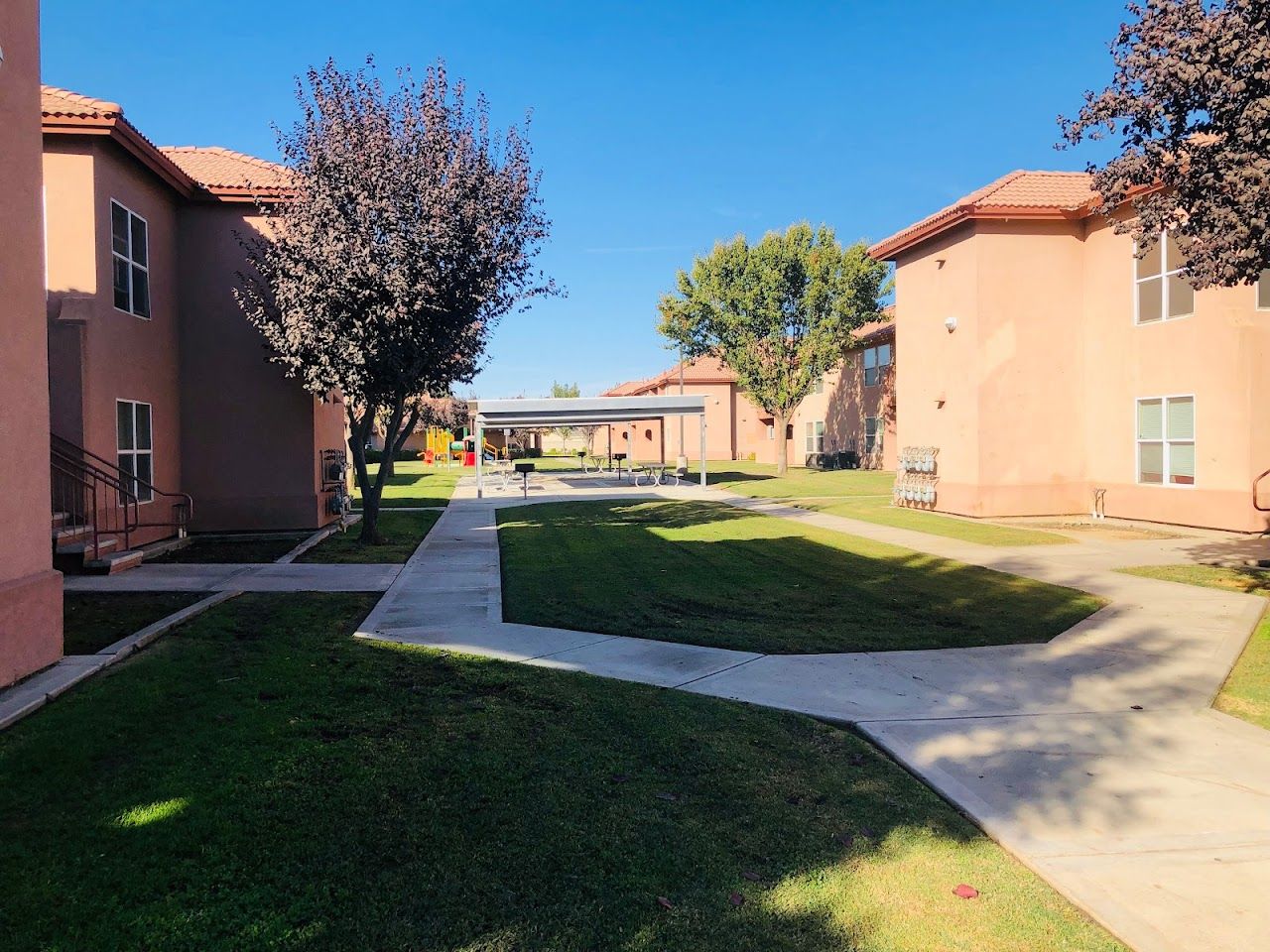 Sunset Villa Apts
